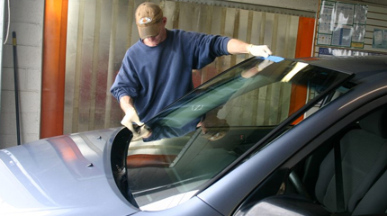 A Glass Shop in Tualatin Can Evaluate to Repair or Replace Windshields